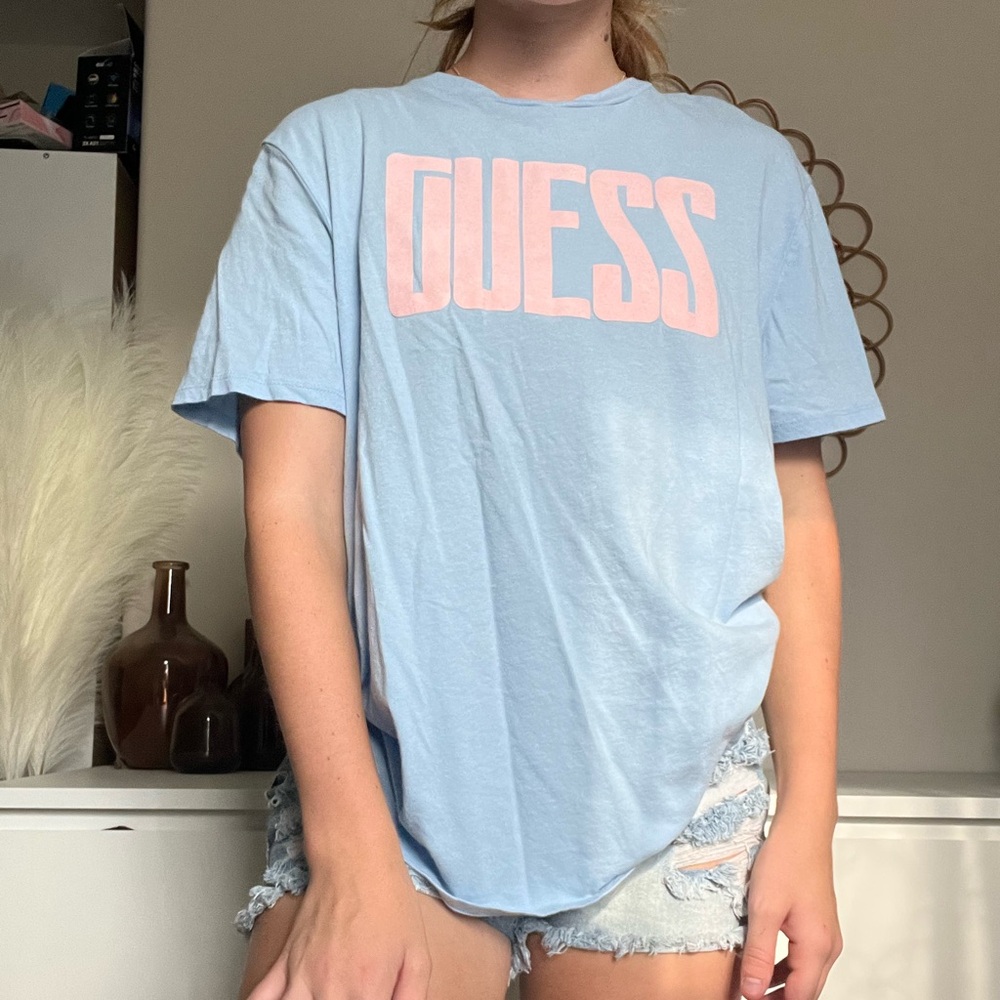 T-SHIRT (size: women’s small)